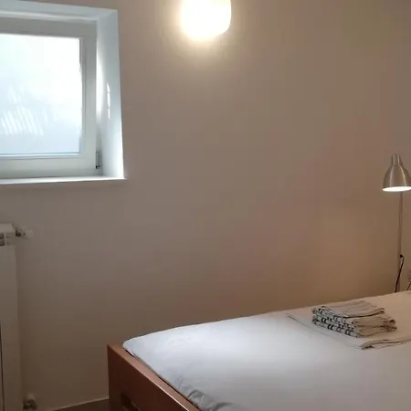 Flori Apartment *