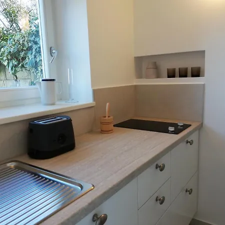 Flori Appartement *