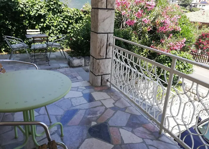 Διαμέρισμα Flori *