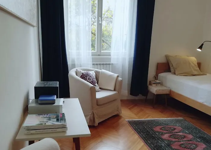 Διαμέρισμα Flori *