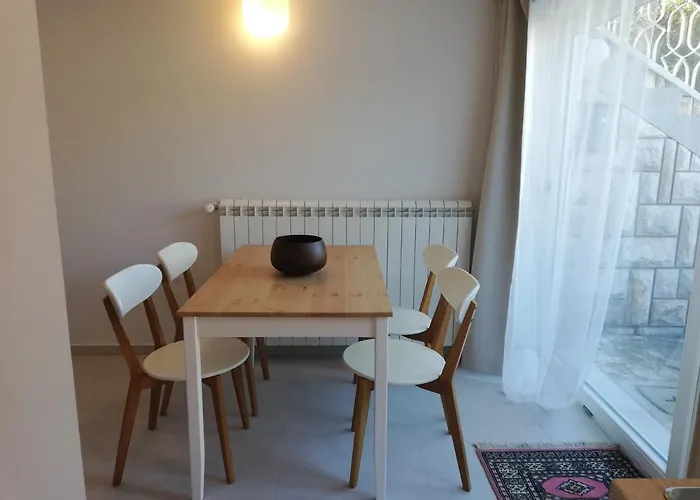 Διαμέρισμα Flori *